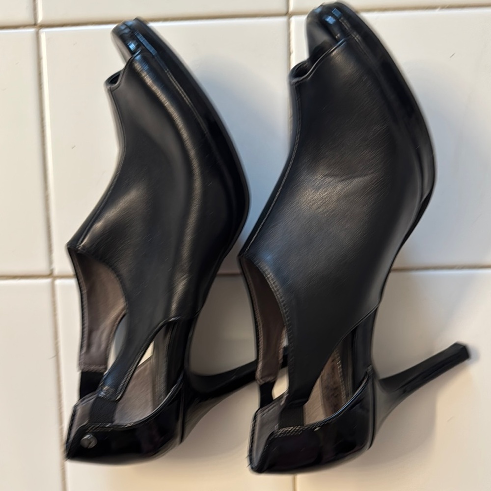 Life Stride Black Heels Classic Design